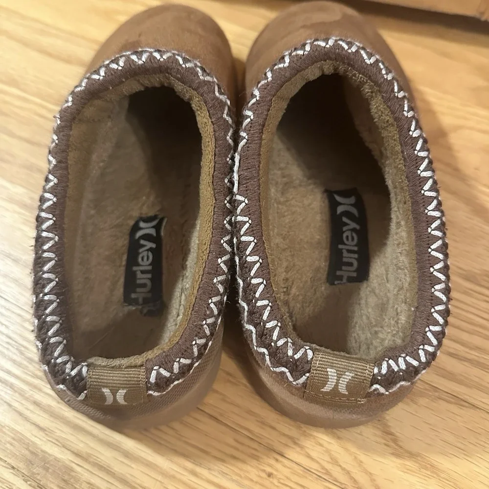 Hurley Brown Suede Lined Slip On Slippers Moccasin Clogs Youth Size 2 Cozy‎